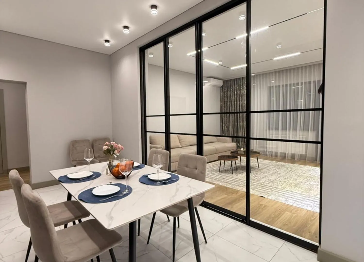 Двухкомнатная Квартира С Роскошным Видом На Город Exclusive Apartment Almaty 0*,